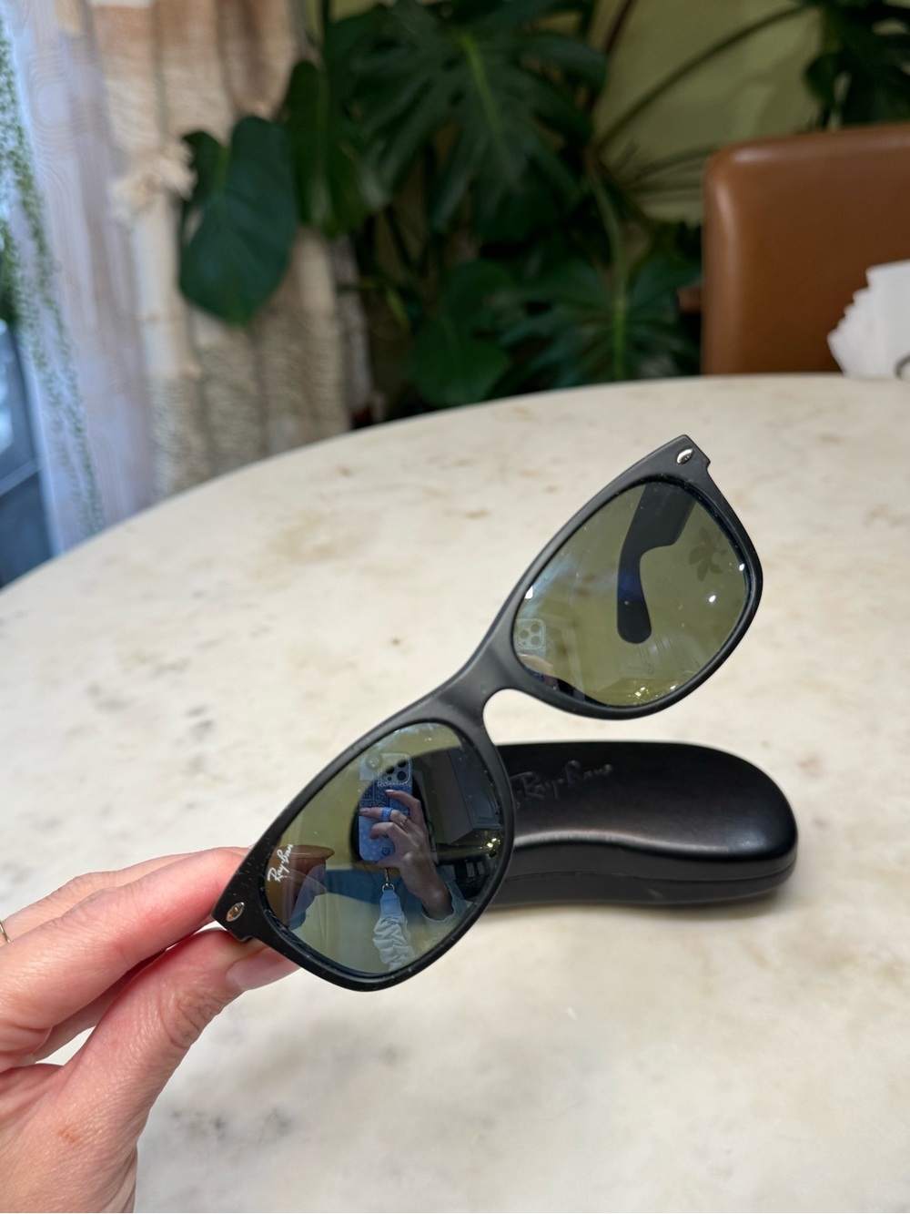 ▪️🕶️ Ray-Ban Unisex Black Frames with Blue-Tinted Lenses 🕶️▪️ - Picture 2 of 4
